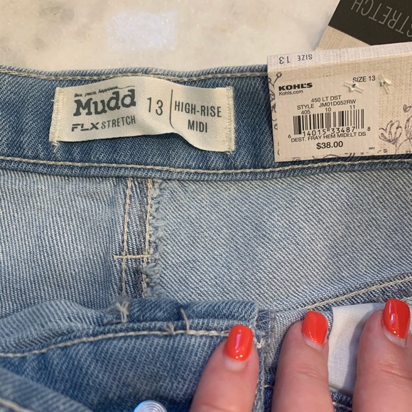 Miss Distressed Midi Shorts - Picture 2 of 4